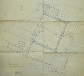 <p>Kaart van de aanleg van het bedrijventerrein in 1956, waarbij de Julianaweg loodrecht op de bestaande verkaveling wordt doorgetrokken. (Waterlands Archief)</p>
